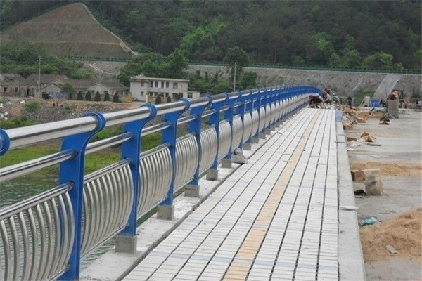 临沧不锈钢桥梁灯光护栏