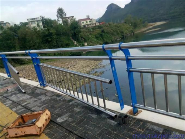 临沧不锈钢复合管护栏是一种卓越的防护材料
